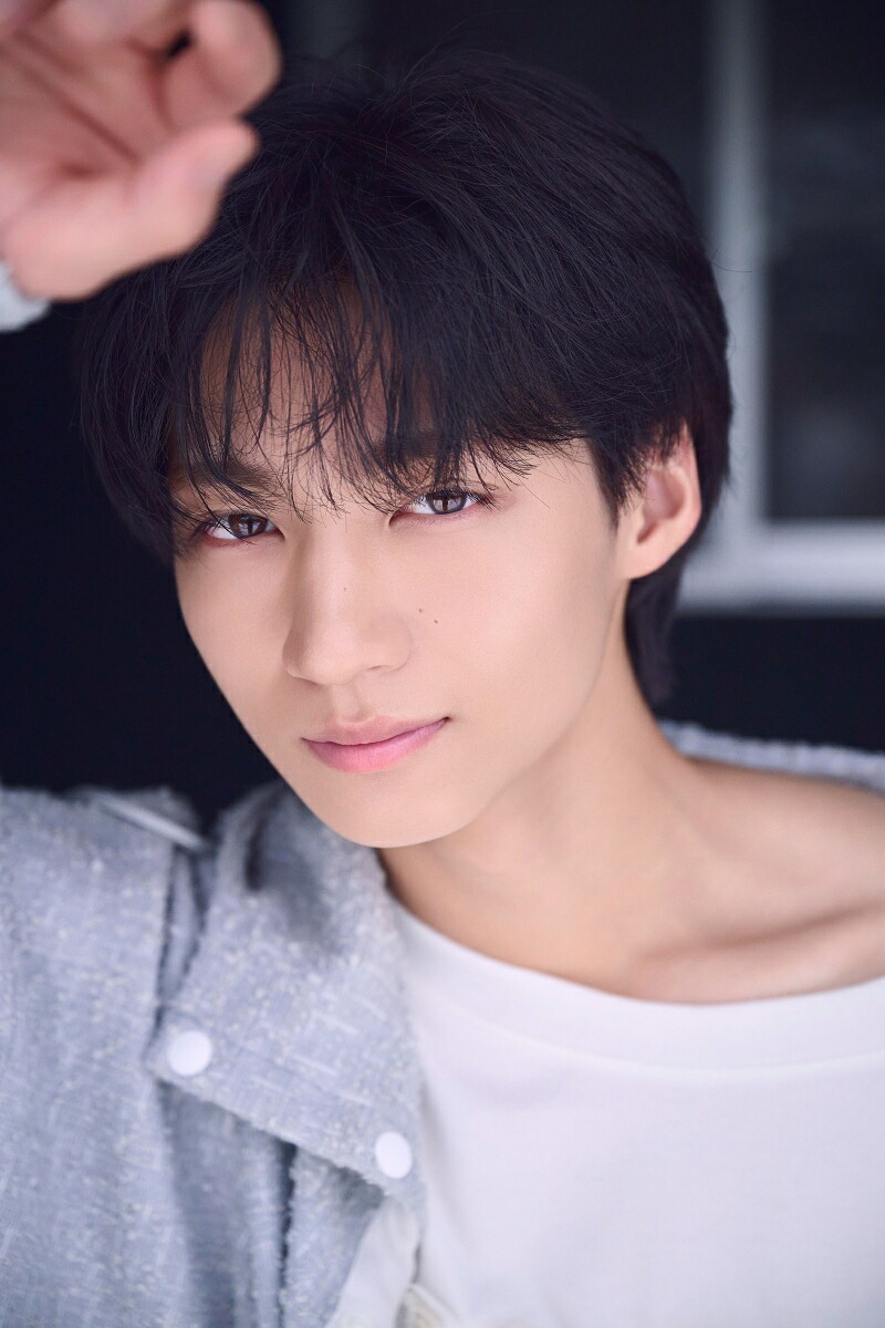 【楽天ブックス限定特典】志賀李玖1st写真集遊色(限定フォトカード)[志賀李玖]