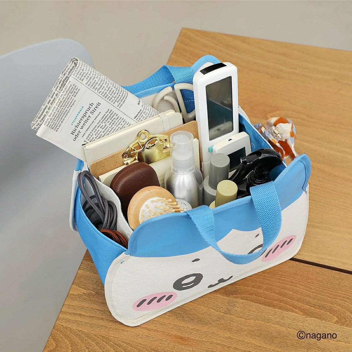 CHIIKAWAINTERIORTOTEBAGBOOKハチワレver.
