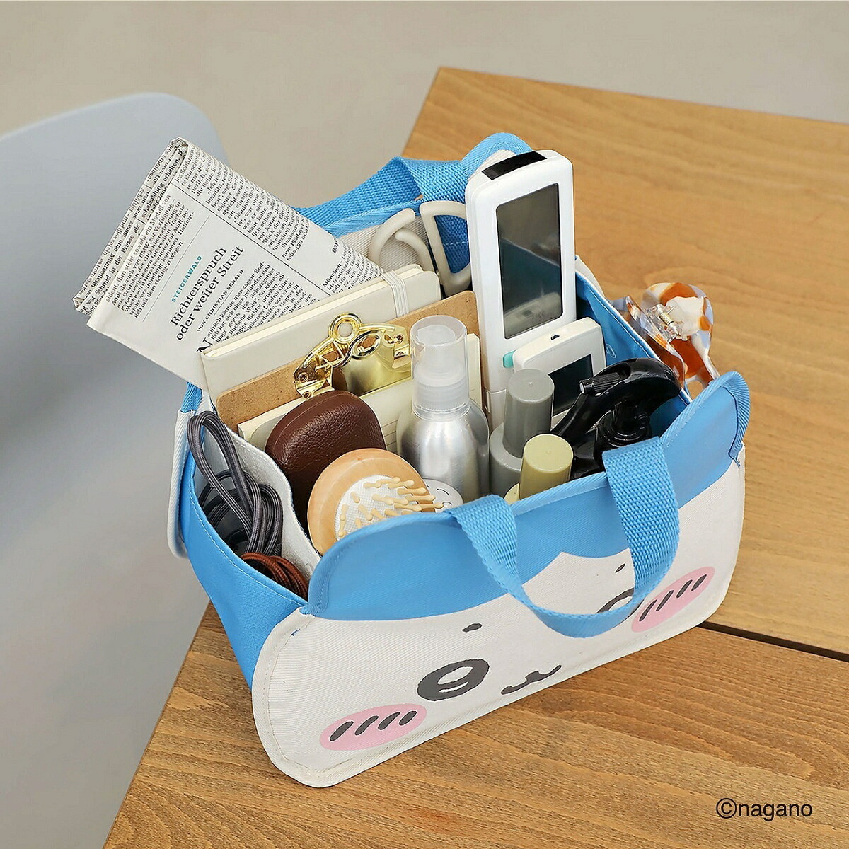 CHIIKAWAINTERIORTOTEBAGBOOKハチワレver.
