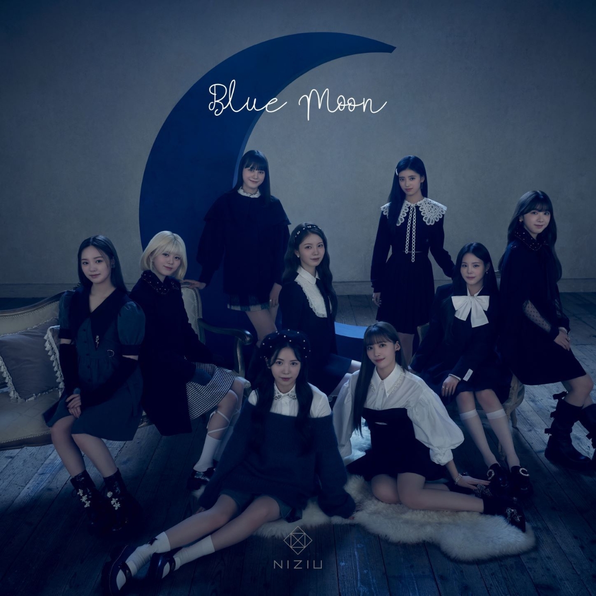 楽天ブックス: Blue Moon (初回生産限定盤B CD＋ブックレット) - NiziU