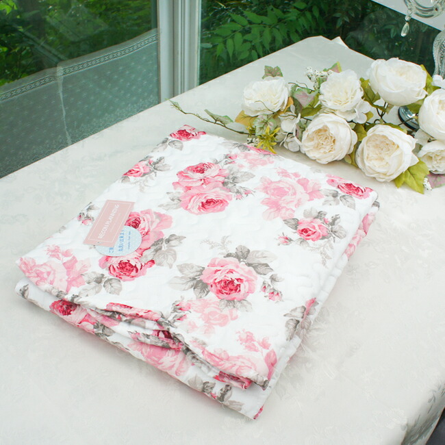 ❣️パッチワーク スカラップキルト❣️薔薇 マルチカバー