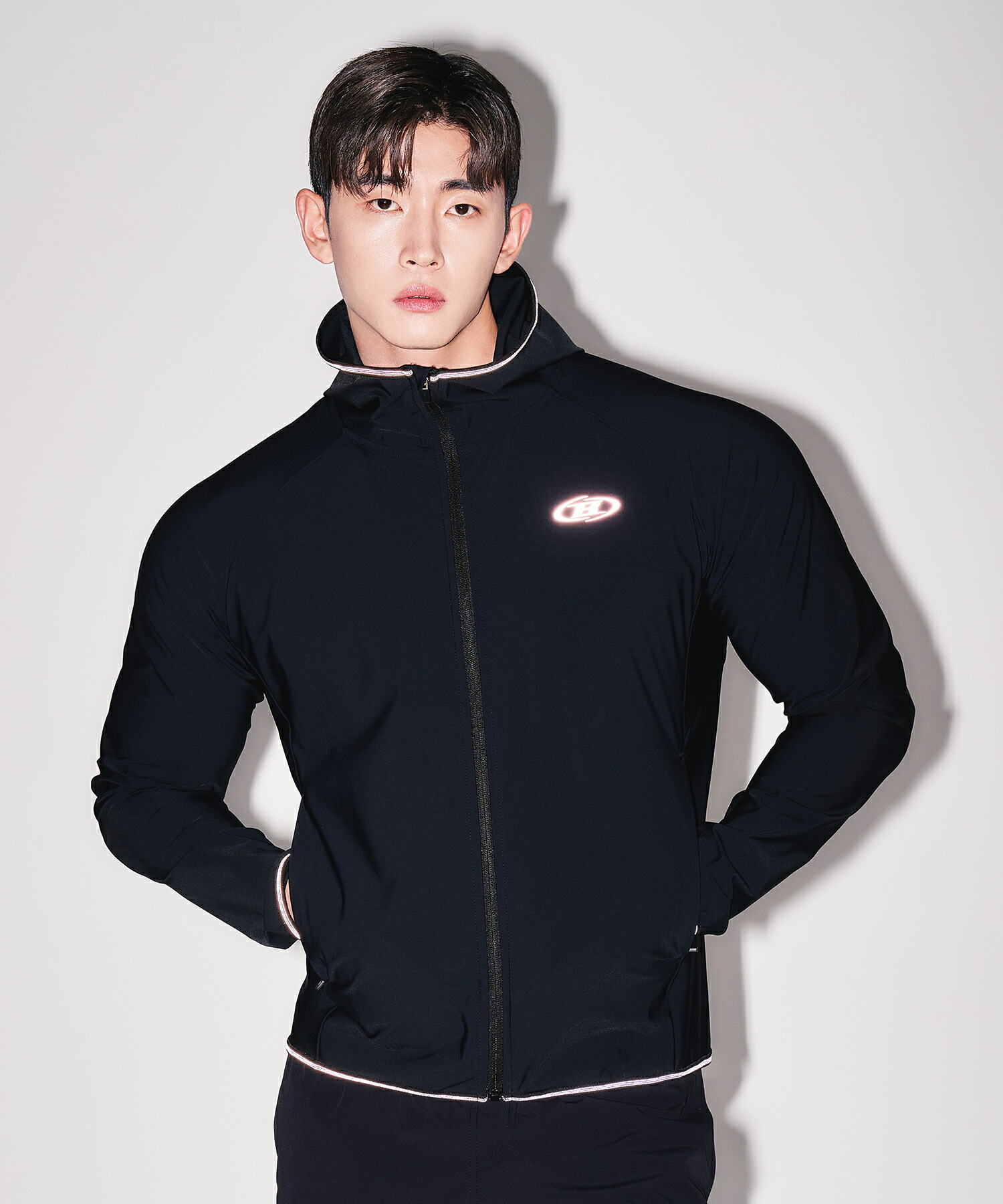 【BORNTOWIN REFLECTIVE BRN TRICOT ZIP-UP HOODIE [BLACK]】 ストリート トレーニングウェア ジムウェア メンズ 長袖 ジムウェアメンズ 韓国 ファッション スポーツウェア｜BORNTOWIN JAPAN店