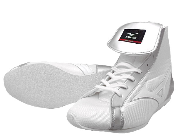 海外正規品 ｎｅｗミズノショートボクシングシューズ 当店オリジナル白ｘシルバー オリジナルシューズバッグ付 ボクシング用品 リングシューズ 代引不可 Ihmc21 Com