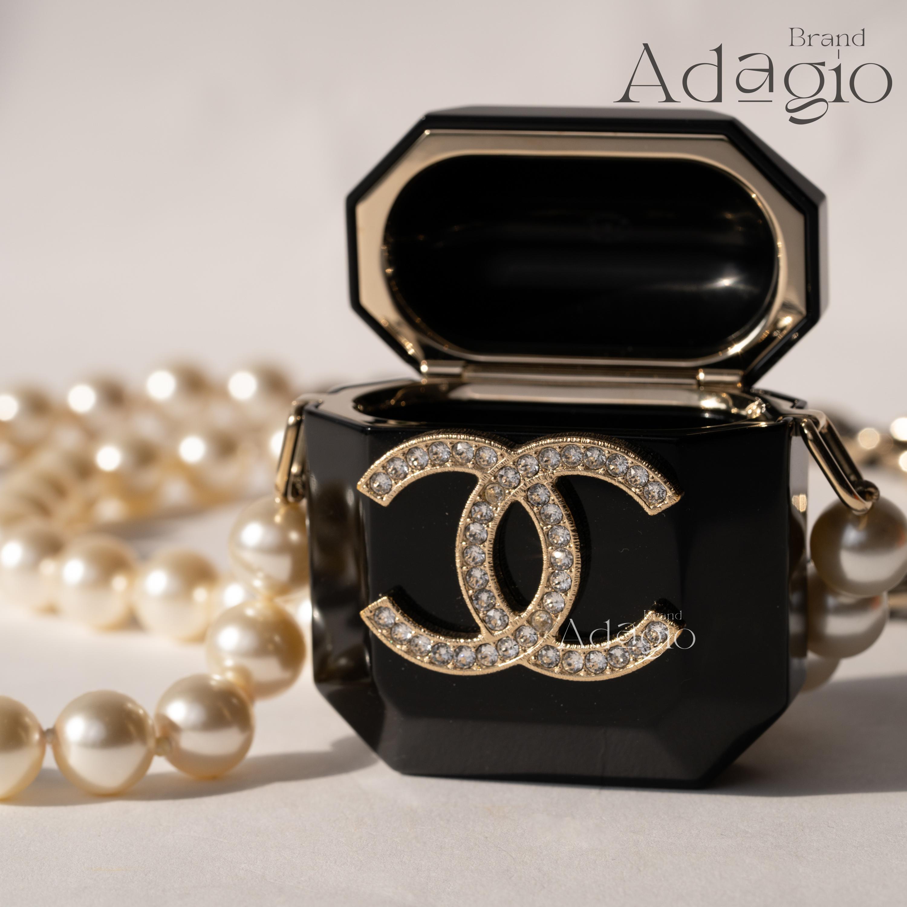 CHANEL シャネル【極美品】AirPodsPROケース スワロフスキー Chanel シャネルブランドairpods pro2 4 3ケースブランドエアー