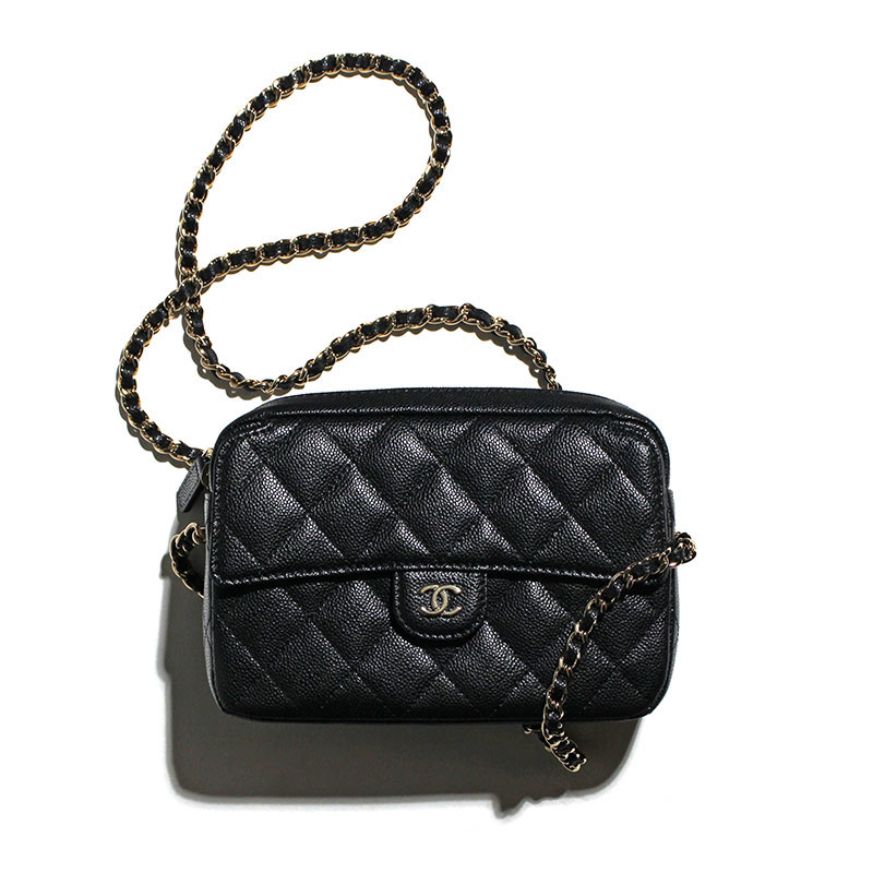 25A CHANEL チェーンクラッチ シャイニーなバニティケース 25C CHANEL チェーンクラッチ ジップタイプのバニティケース