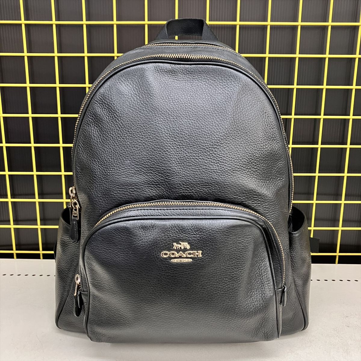 COACH コーチ職 5669 ラージコート うしろ側容器に並べる なめし革 黒いこと 【中古品】 26-12030 春日店