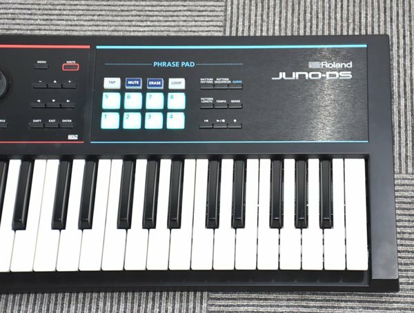 ・サウンド Roland JUNO-DS61 数量限定メーカーロゴ入りソフトケース + ケーブル付 :roland-junods61-a
