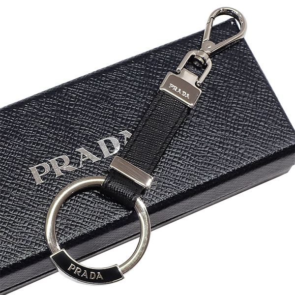 送料無料 本物　PRADA プラダ キーリング 2PP042 サフィアーノレザー ブラック キーホルダー メタリック シルバー金具 メンズ レディース 7944-2｜リユースブランドMEDAKA