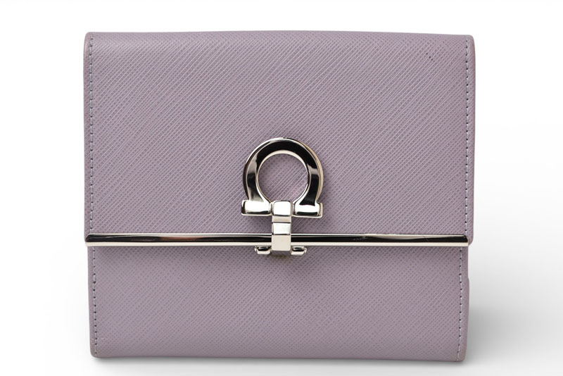 サルヴァトーレフェラガモ 財布/二つ折 未使用 Salvatore Ferragamo 折財布 フラワー/花モチーフ ブラックマルチ【中古】