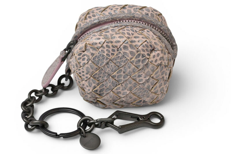 ボッテガヴェネタ 未使用 キーホルダー/コインケース/ミニポーチ BOTTEGA VENETA イントレチャート 474569 ベビーピンク系 スネーク柄【中古】|Import Shop P.I.T.