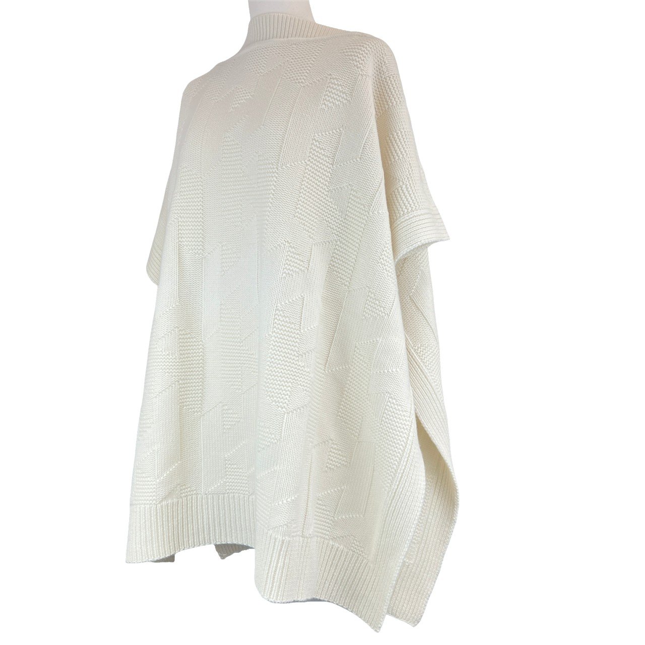 美品  HERMES エルメス タッセル付ポンチョ ロカバール ムタード 紺色系 美品 HERMES エルメス タッセル付ポンチョ ロカバール ムタード