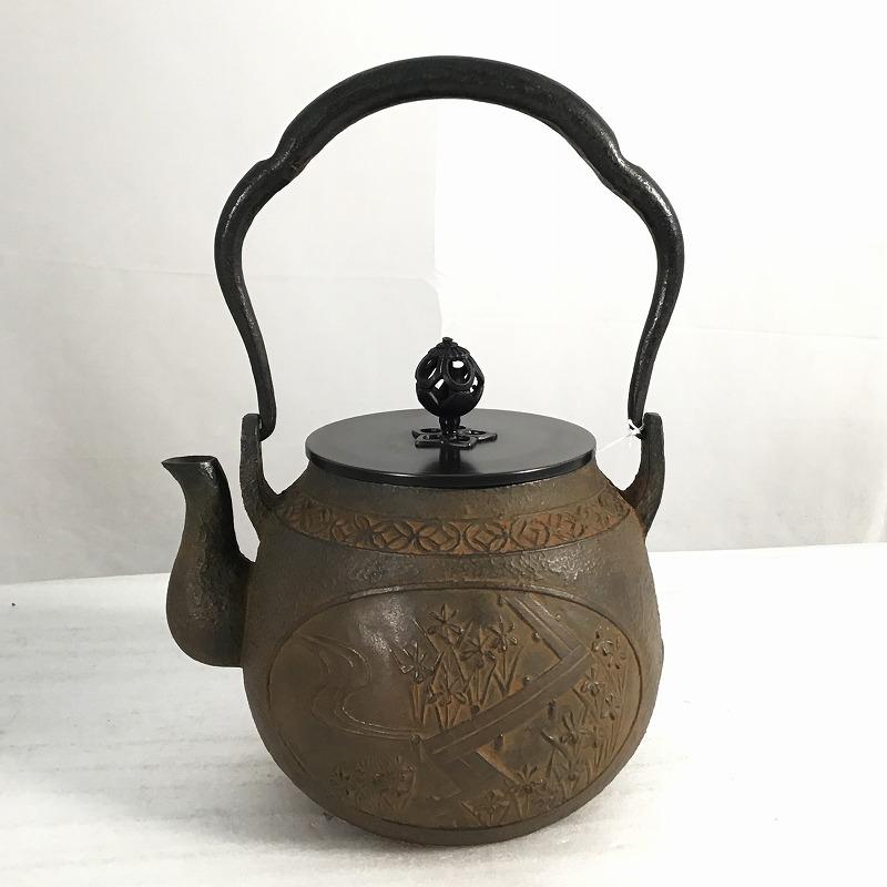 【未当て嵌める中古品】丘岡鉄瓶 花ショウブ紅白梅図 喜多庄兵衛作 T-20 蝋型鉄瓶 品等証拠だてる書付き添い人 2016年製 1.2kg 蝋型鋳付ける 20160316 30020187 30020187 2016年製 1.6L 1.2kg 蝋型鋳付ける 201603160003