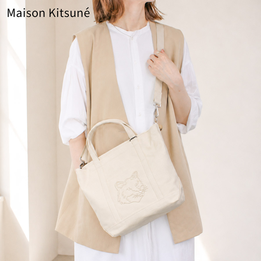 Maison Kitsune メゾンキツネ MAISON KITSUNE (LW05103 WW0107) FOX HEAD SMALL TOTE フォックスヘッド スモール トート キャンバス キャンバスミニトート バッグ 刺繍 レディース メンズ　ロゴ刺繍 鞄 グログランハンドル　肩掛け 2WAY ブランド【2026年春夏新作】｜Brand Ambassador 店