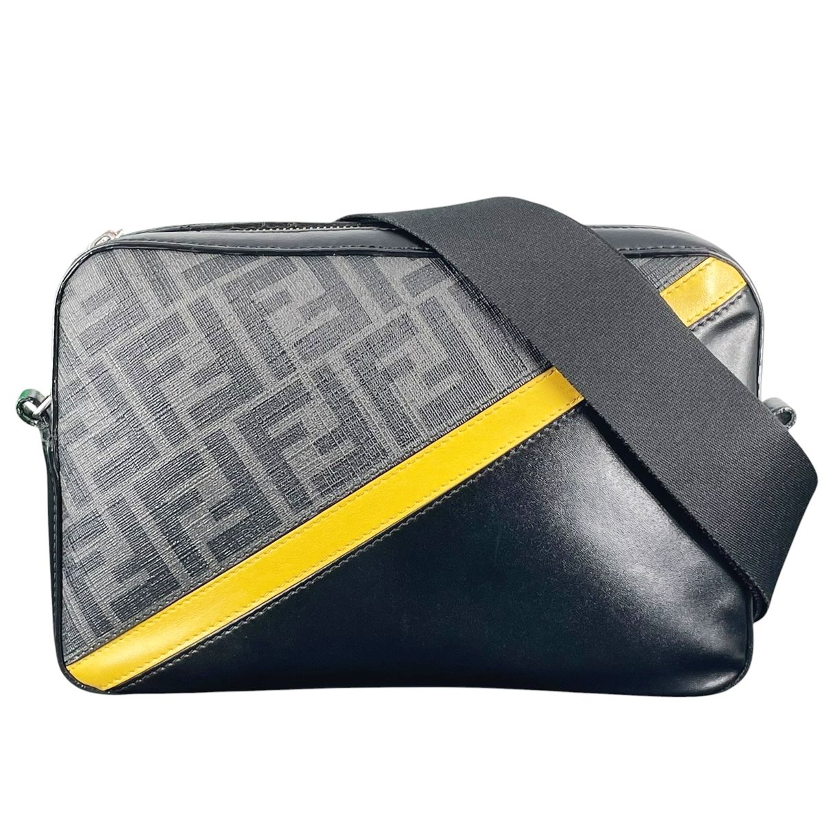 【中古】 Fendi フェンディ FF柄 ダイアゴナル 写真機容れもの 7M0286ALKAF0R2A 薄墨色 黒 ズッカ なめし革 ショルダーバッグ メンズ ※ファスナープル社外品 25038865 MK