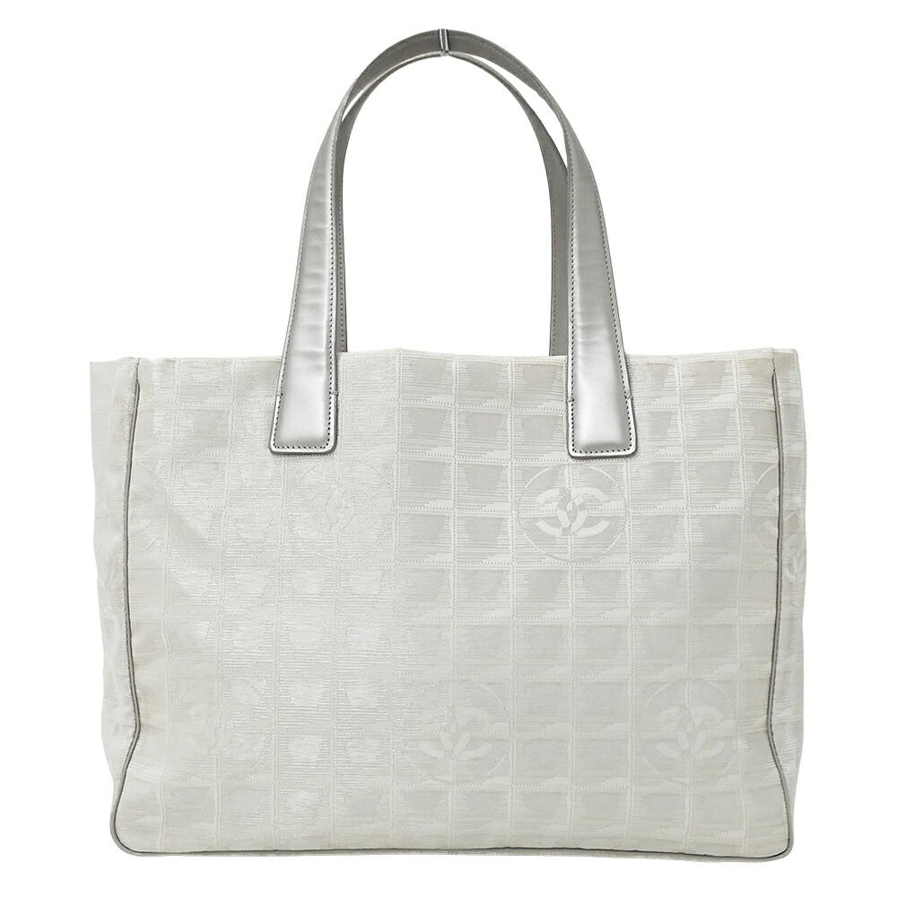 【5.5万円以上5000円OFFクーポン!19日20時から26日1時59分まで】シャネル CHANEL バッグ ニュートラベル トートMM レディース ブランド トートバッグ ショルダーバッグ ナイロン シルバー シルバー金具 肩掛け おしゃれ 【中古】|ブランドベイ