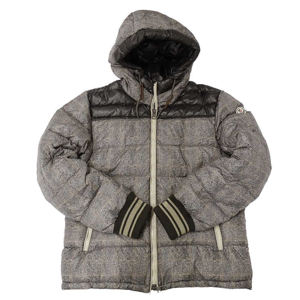 【全品5％OFF引き換え証散り散り中!】モンク軌跡 MONCLER 落ちこむ メンズ ブランド名 落ちこむ上衣 ナイロン EUSBE GIUBBOTTO 薄墨色 大きさ3 防寒 秋冬 生あたたかい 今めかしい 照合のしるし柄 【中古】