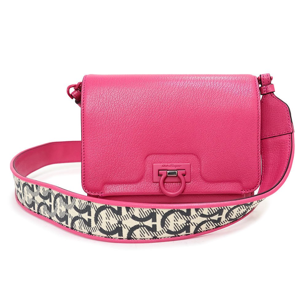 【美品】フェラガモ　ガンチーニ　ハンドバッグ　2way　レザー(カバー付き)美品 フェラガモ ガンチーニ レザー 2WAYハンドバッグ ブラック A3018525