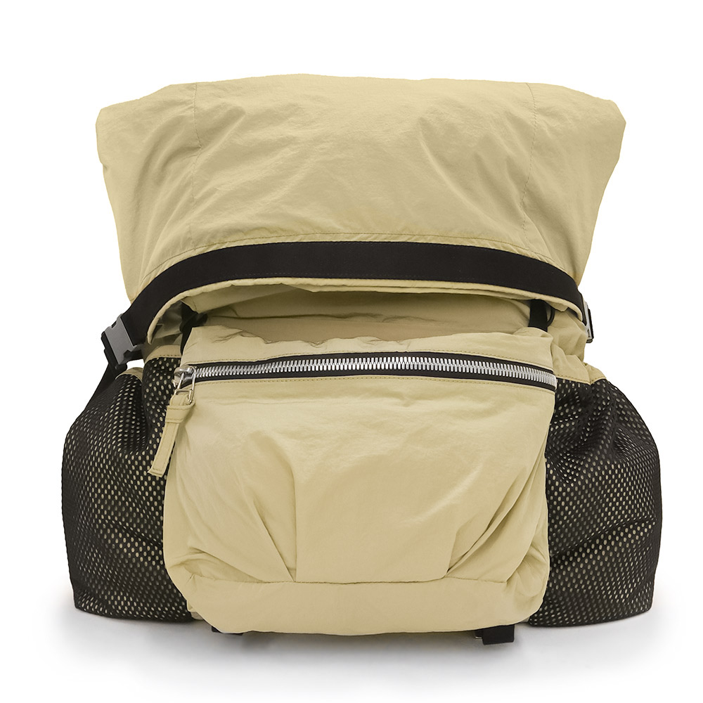 【美品】ボッテガヴェネタ BOTTEGA VENETAリュック デイパック バックパック ナイロン トラバーチン カーキ 緑 シルバー金具