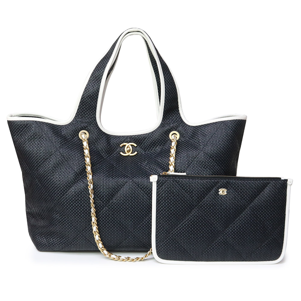 CHANEL　バッグ Chanel White Patent Leather O-Phone Holder Crossbody Bag