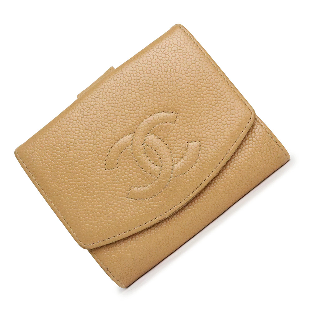 【中古】シャネル CHANEL W引っかかり 二つ折り紙入れ キャビア人はだ なめし革 ベージュ ゴールド金具 A13496