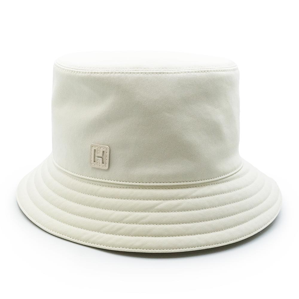 【未当て嵌める庫入れ品】エルメス HERMES フレッド H撥ねのける 井戸釣瓶かぶり笠 鳥打ち帽 57コマーシャル 綿織物97％ ポリウレタン3％ カーフスキン なめし革 フィオールディラッテ ナタ 象牙色 箱付