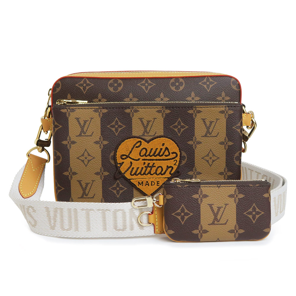 【未当て嵌める 見せびらかす品】LOUIS VUITTON ルイ ヴィトン M45965 3重協奏曲 飛脚屋 NIGO共同研究 モノグラム モノグラム縞模様 赤銅色 差し交わす上半身 ショルダーバッグ 曲がった掛け ゴールド金具