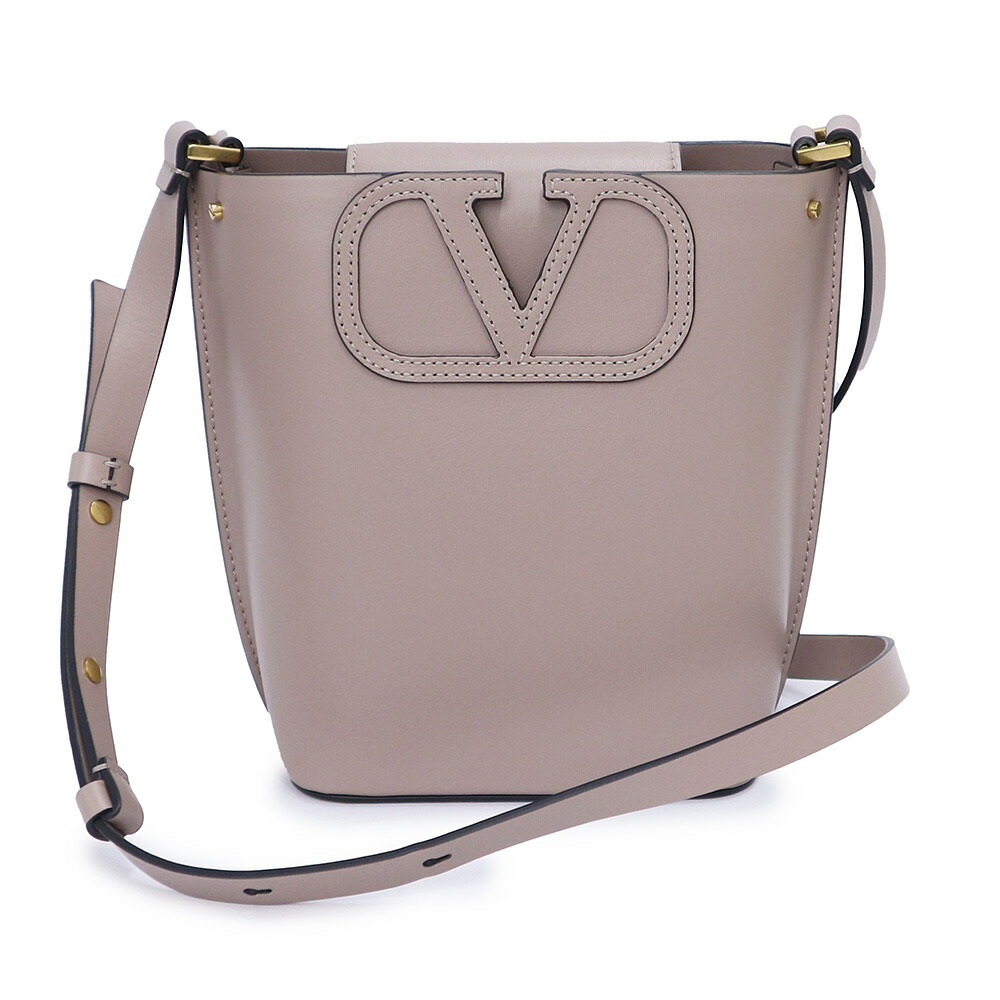 【未当て嵌める 見せびらかす品】Valentino Garavani ヴァレンティノ ガラヴァーニ Vロゴタイプ スモール 井戸釣瓶御徒面子 フィルミー カーフスキン POUDRE プードル サクラ色ベージュ ショルダーバッグ 曲がった掛け なめし革 ゴールド金具