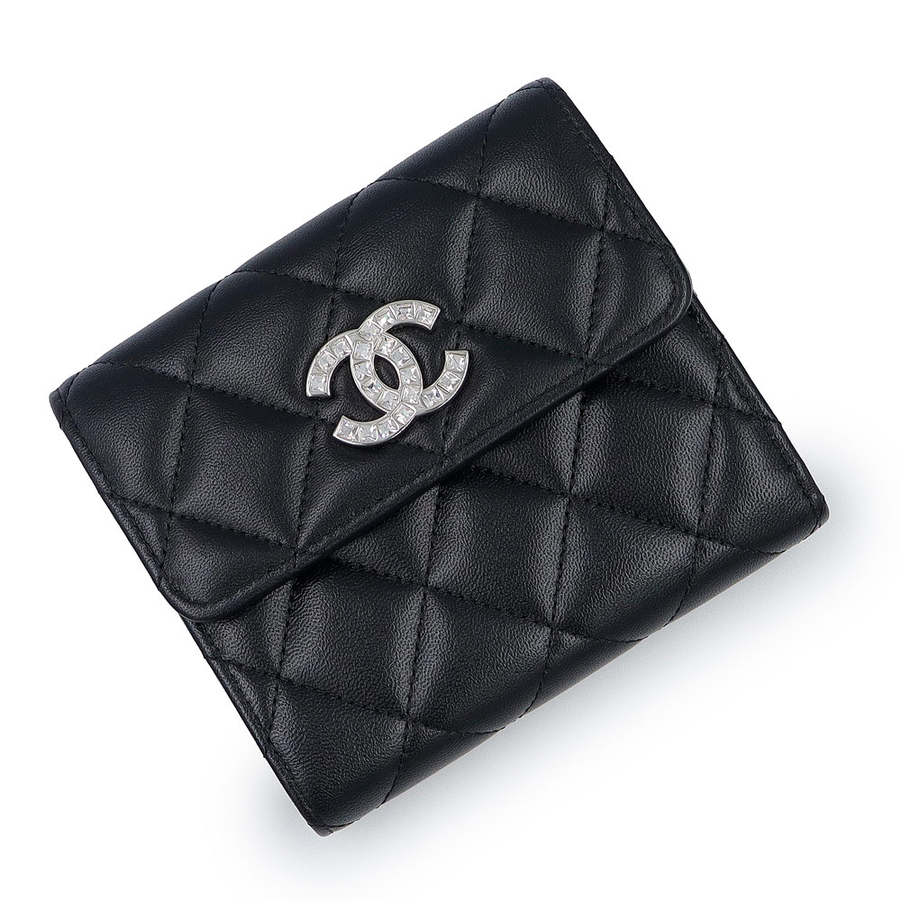 【新品・未当て嵌める品】CHANEL シャネル AP3328 マトラッセ ココマーク コンパクトウォレット 子ヒツジひと肌 黒いこと 三つ折り金入れ なめし革 しろがね色金具 箱付