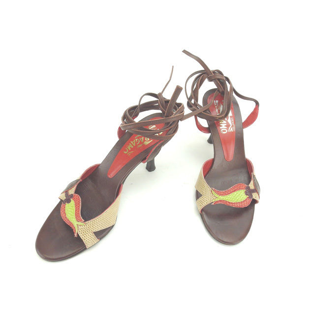 【お買い物マラソン★30％OFFクーポン】サルヴァトーレフェラガモ Salvatore Ferragamo サンダル フラワーモチーフ ♯5C レースアップ ベージュ&times;ブラウン&times;レッド系 レディース 中古 ブランド ハイブランド ヴィンテージ｜ブランドデポ