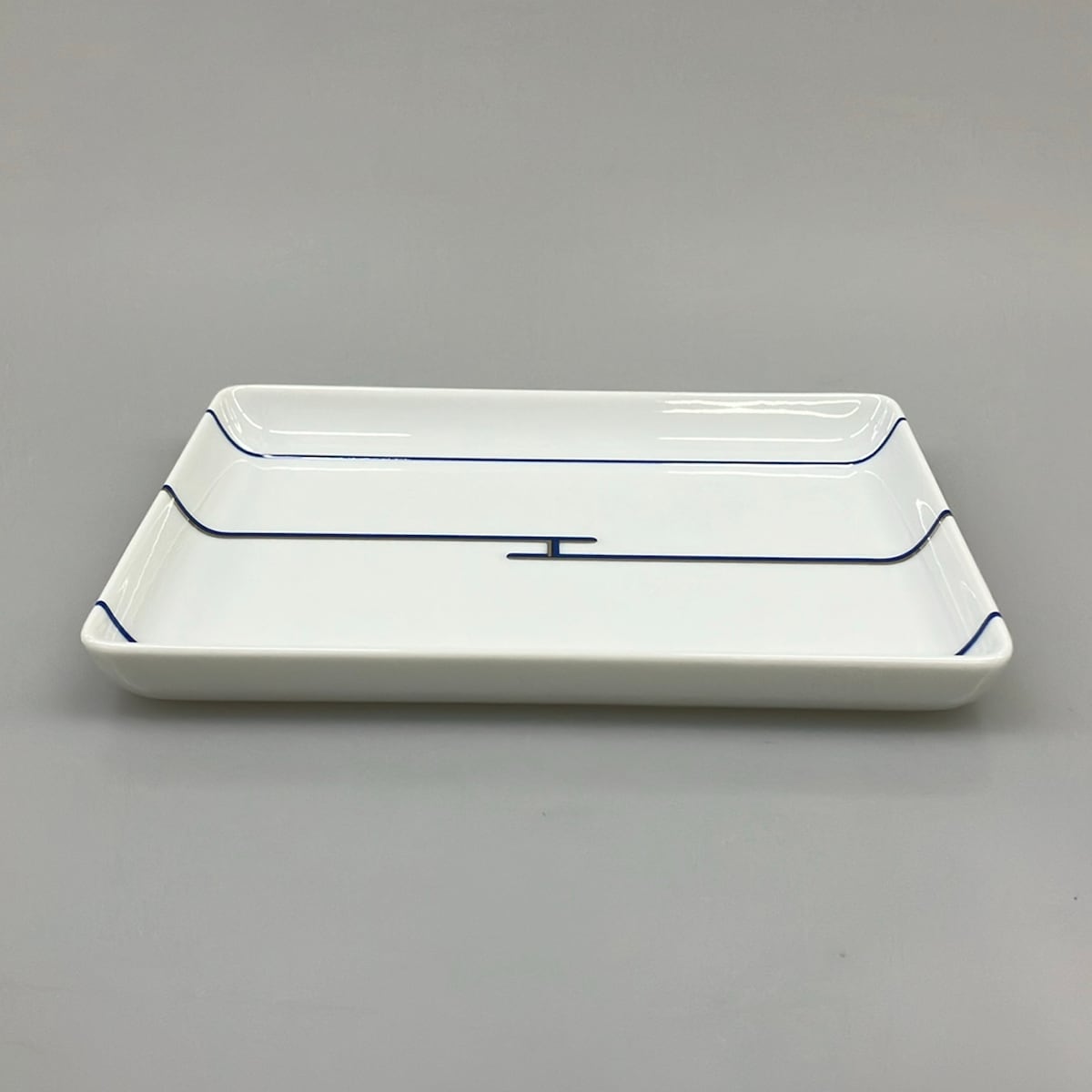 【中古】HERMES(エルメス) 一皿 白×米国海軍×マルチ
