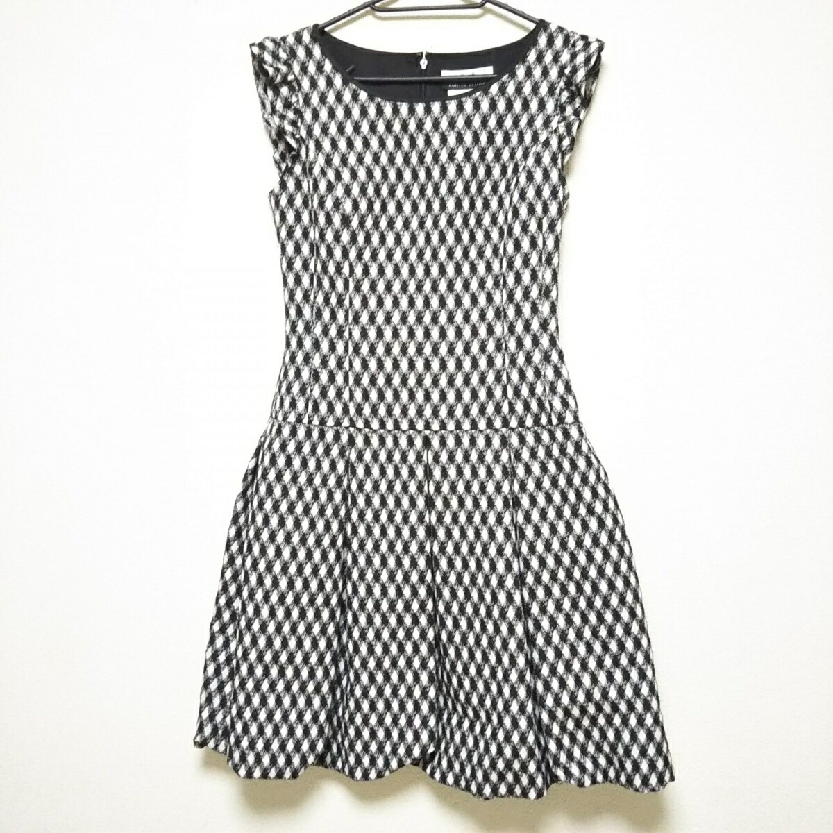 中古 Rene ルネ ワンピース クルーネック ノースリーブ ひざ丈 チェック柄 黒 白 Runawayapricot Com