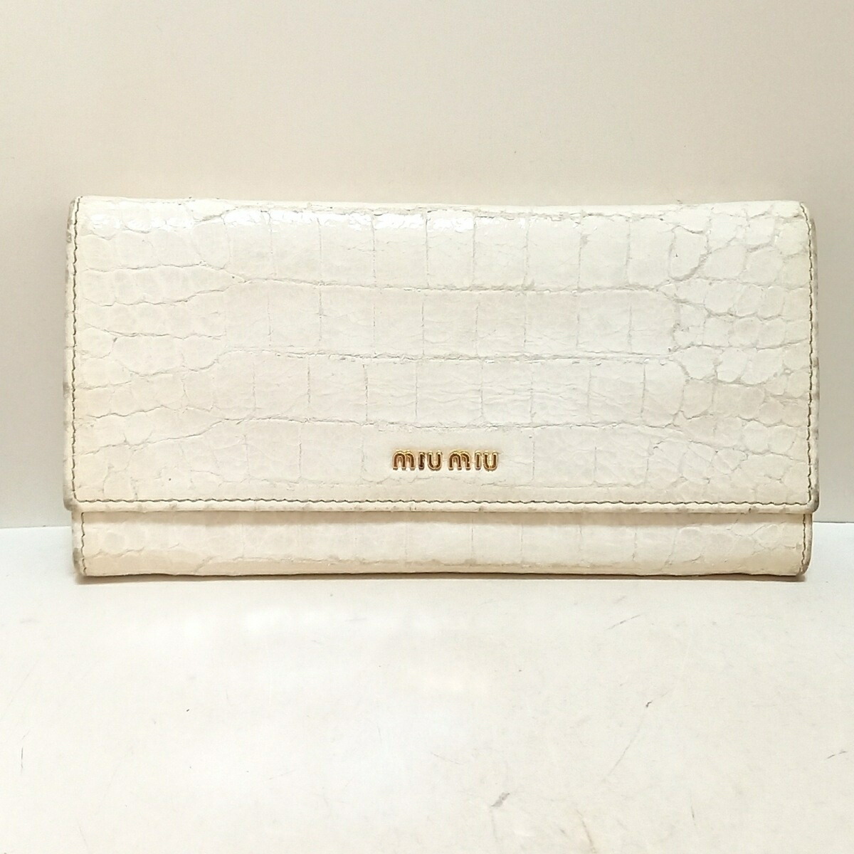 中古 Miumiu ミュウミュウ 長財布 型押し加工 白 エナメル レザー Ice Org Br