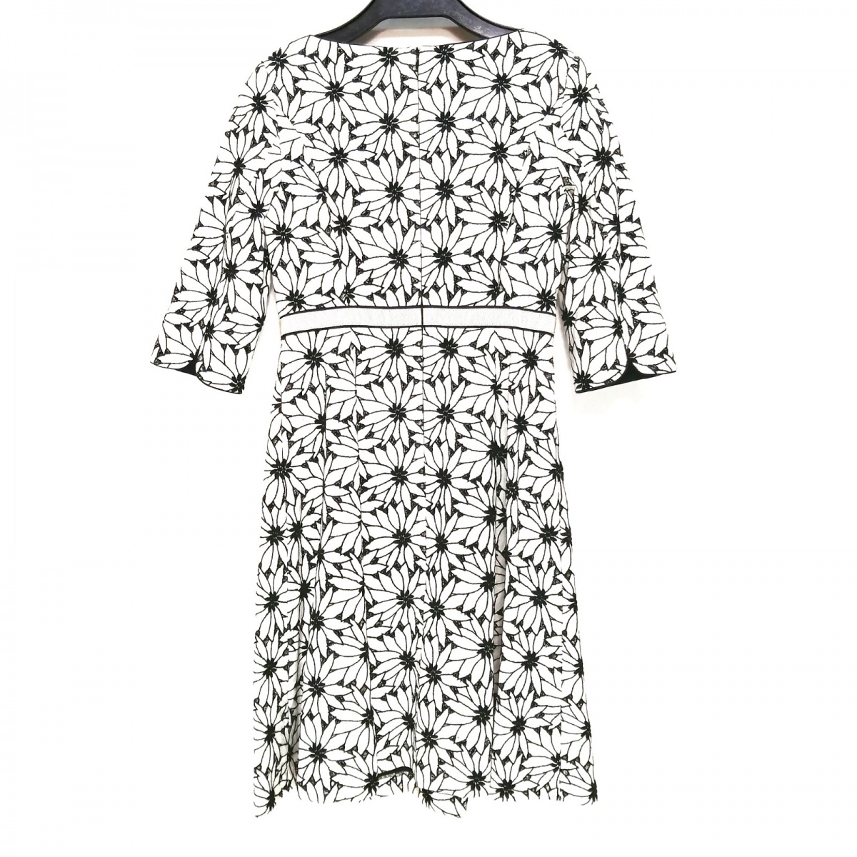 中古 Tocca トッカ ワンピース クルーネック 七分袖 ロング 刺繍 花柄 アイボリー 黒 Alittlepeaceofmind Co Uk