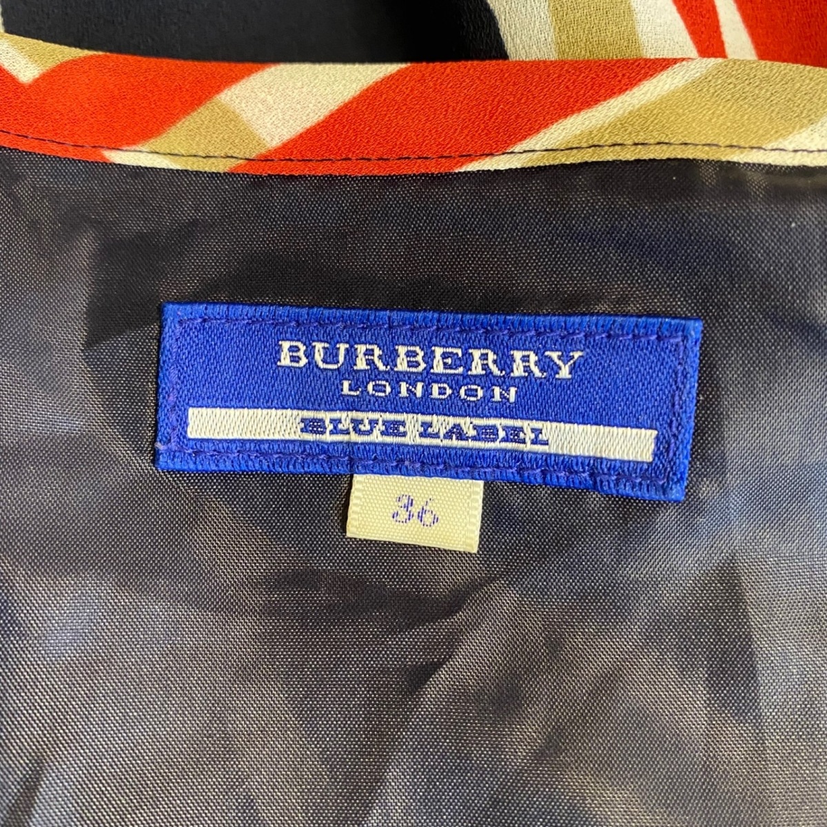 中古 Burberry Blue Label バーバリーブルーレーベル ワンピース ノースリーブ ひざ身の長 黒 レッド カーキ Almarkhiyagallery Com