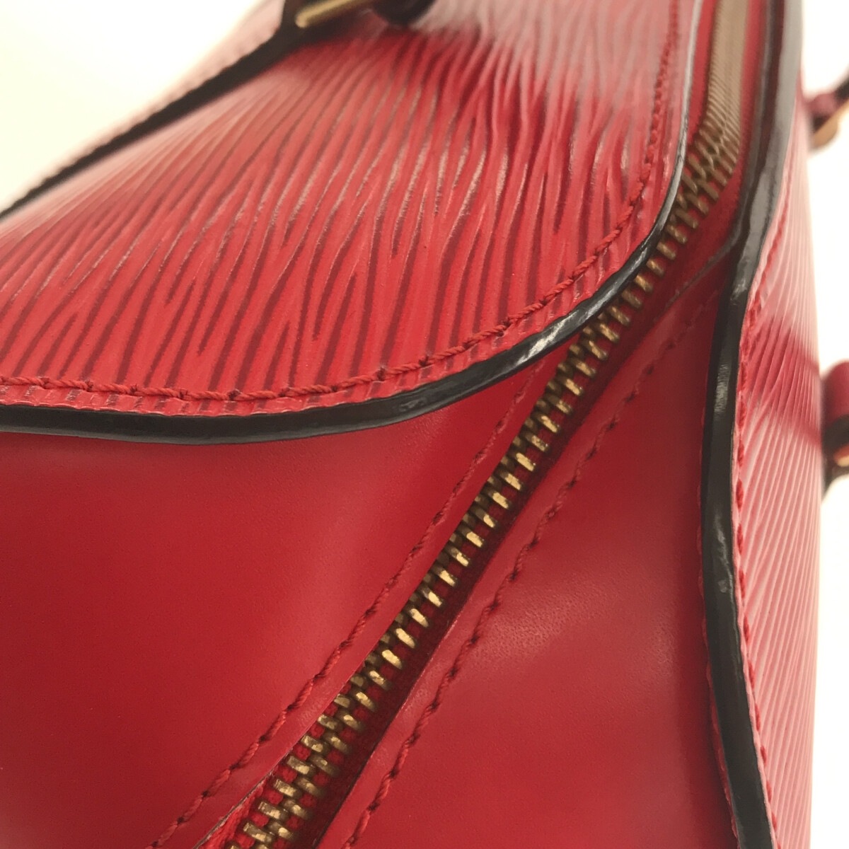 LOUIS VUITTON ルイヴィトン レザー LVロゴの刻印入り スフロ 