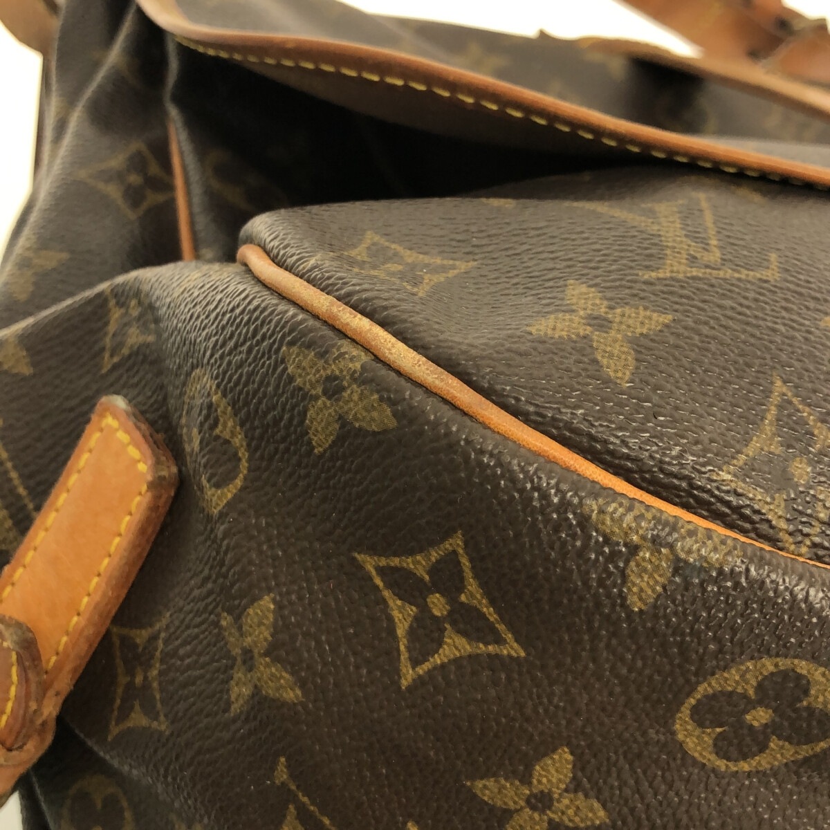 LOUIS VUITTON(ルイヴィトン) ソミュール35 ショルダーバッグ