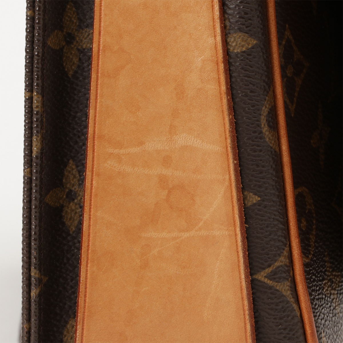 LOUIS VUITTON(ルイヴィトン) カルトシエールGM ショルダーバッグ
