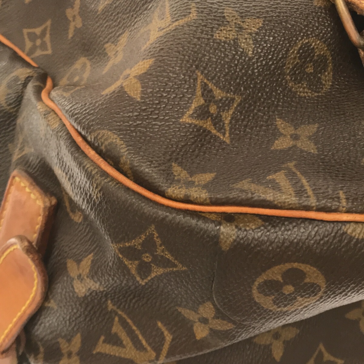 LOUIS VUITTON(ルイヴィトン) ソミュール43 ショルダーバッグ