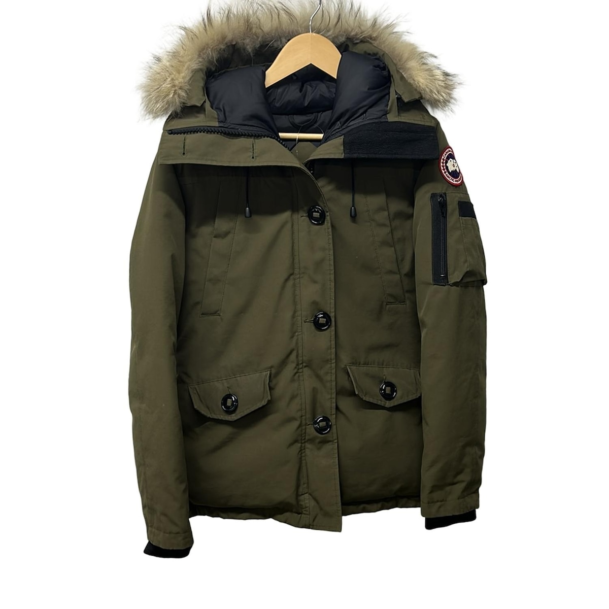 【中古】CANADA GOOSE(カナダグース) MONTEBELLO モンテベロ ダウンコート 冬物 カーキ×ベージュ