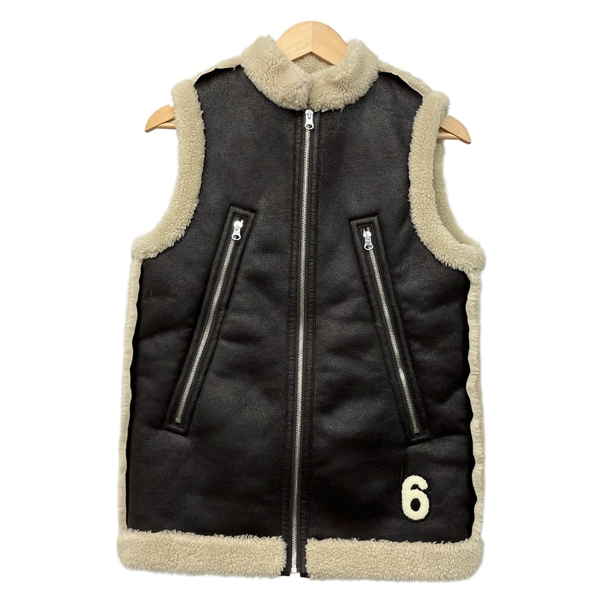 【中古】MM6(エムエムシックス) 上衣 22AW/八の字/ノースリーブ/ジレ/フェイクレザー/ボア/羊肉 うす暗い赤銅色×象牙色