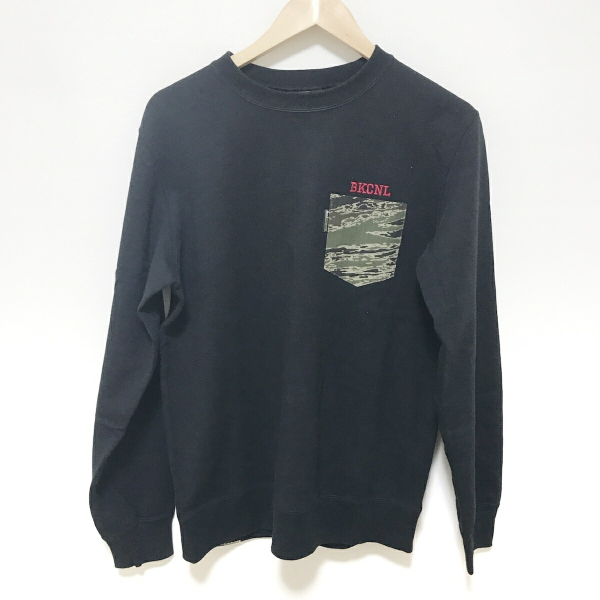 新着】【中古】MONCLER(モンクレール) トレーナー 長袖/スタッズ 黒 