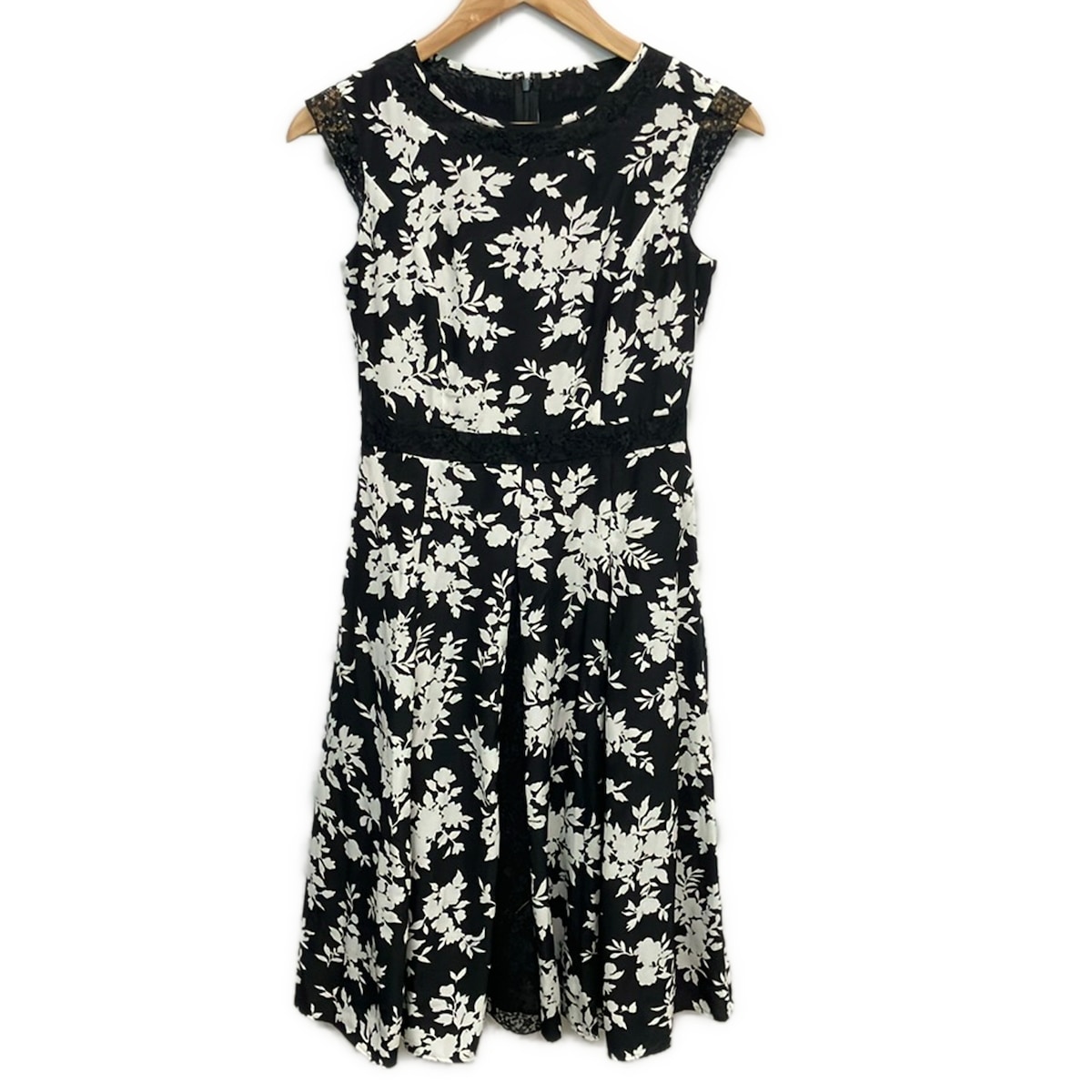 【中古】TOCCA(トッカ) ワンピース 花柄/レース/ノースリーブ/ロング 黒&times;白｜ブランディア　店
