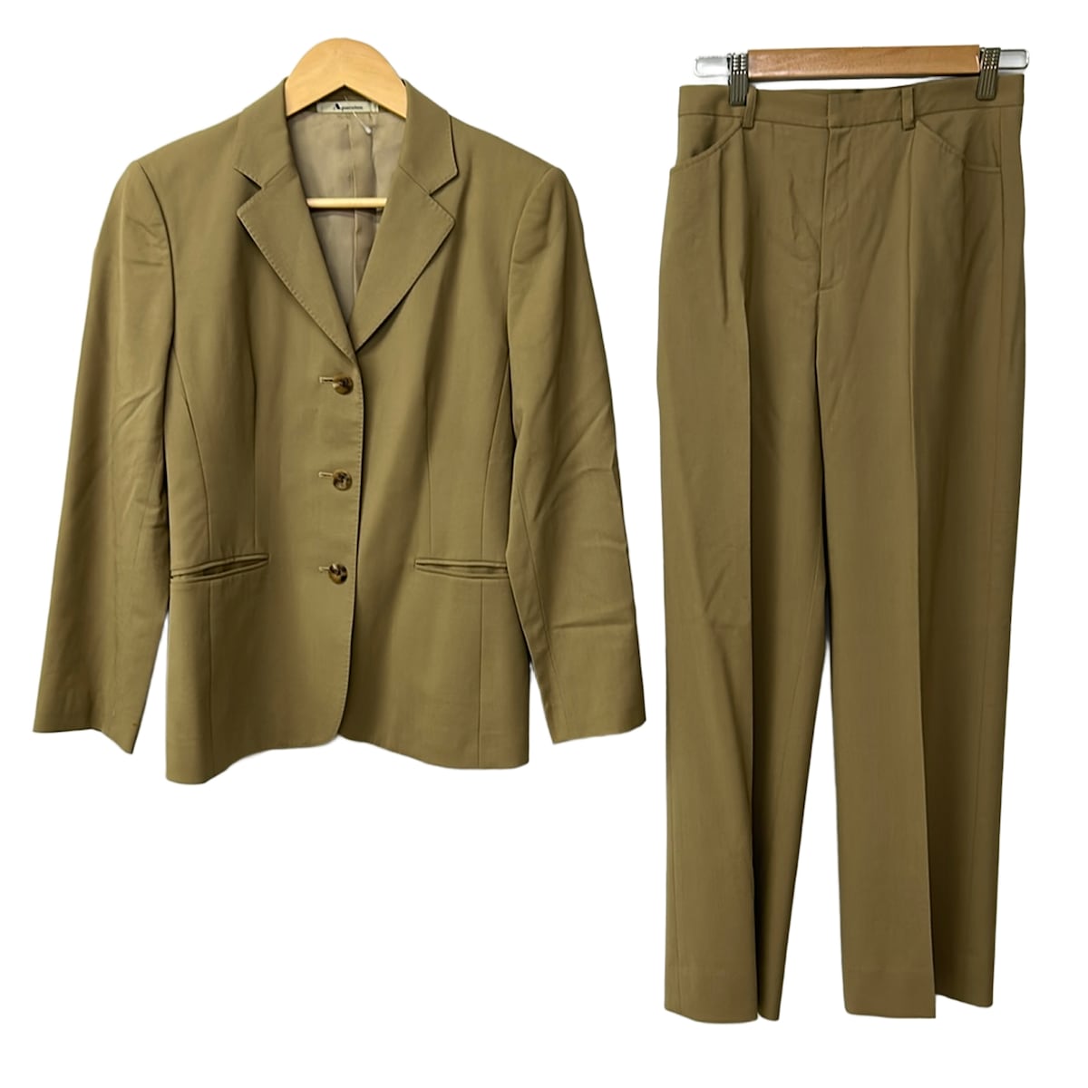 【新着】【中古】Aquascutum(アクアスキュータム) レディースパンツスーツ 肩パッド ベージュ レディースファッション-パンツスーツ