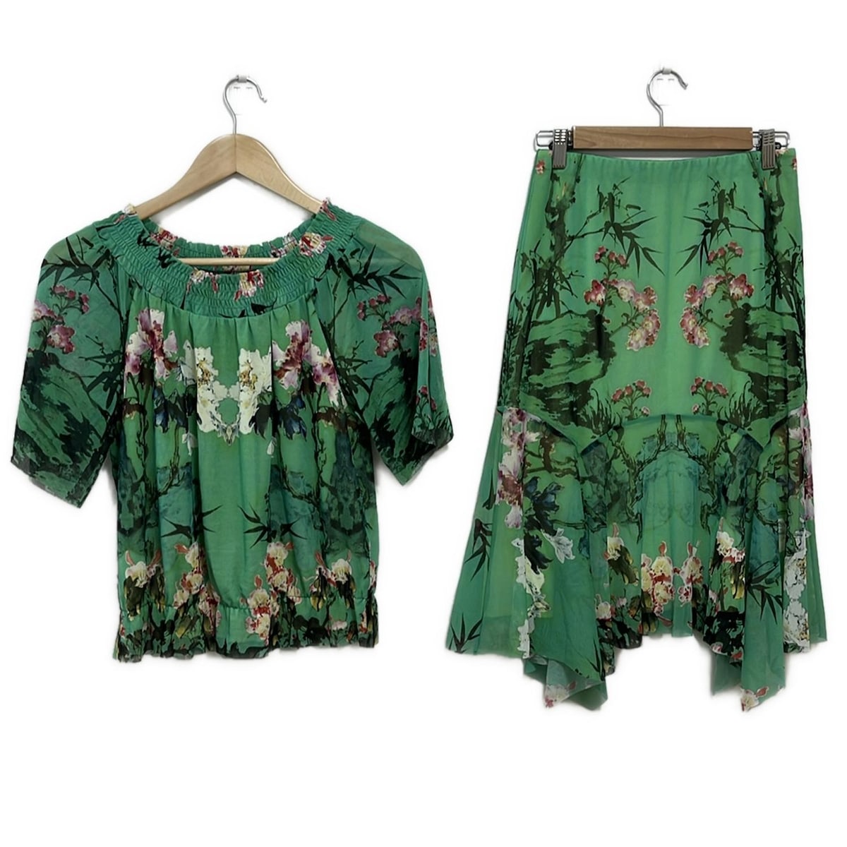 tao(タオ) スカートスーツ レディース - グレー×黒 花柄（tao(タオ  