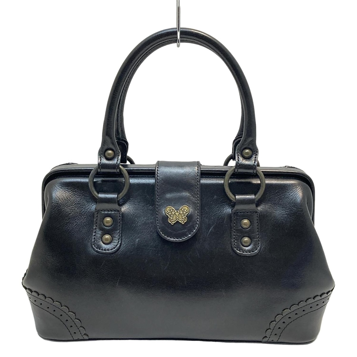 【美品】ANNA SUI エナメル ハンドバッグ 極美品 ANNA SUI／アナスイ 蝶チャーム付きエナメルハンドバッグ
