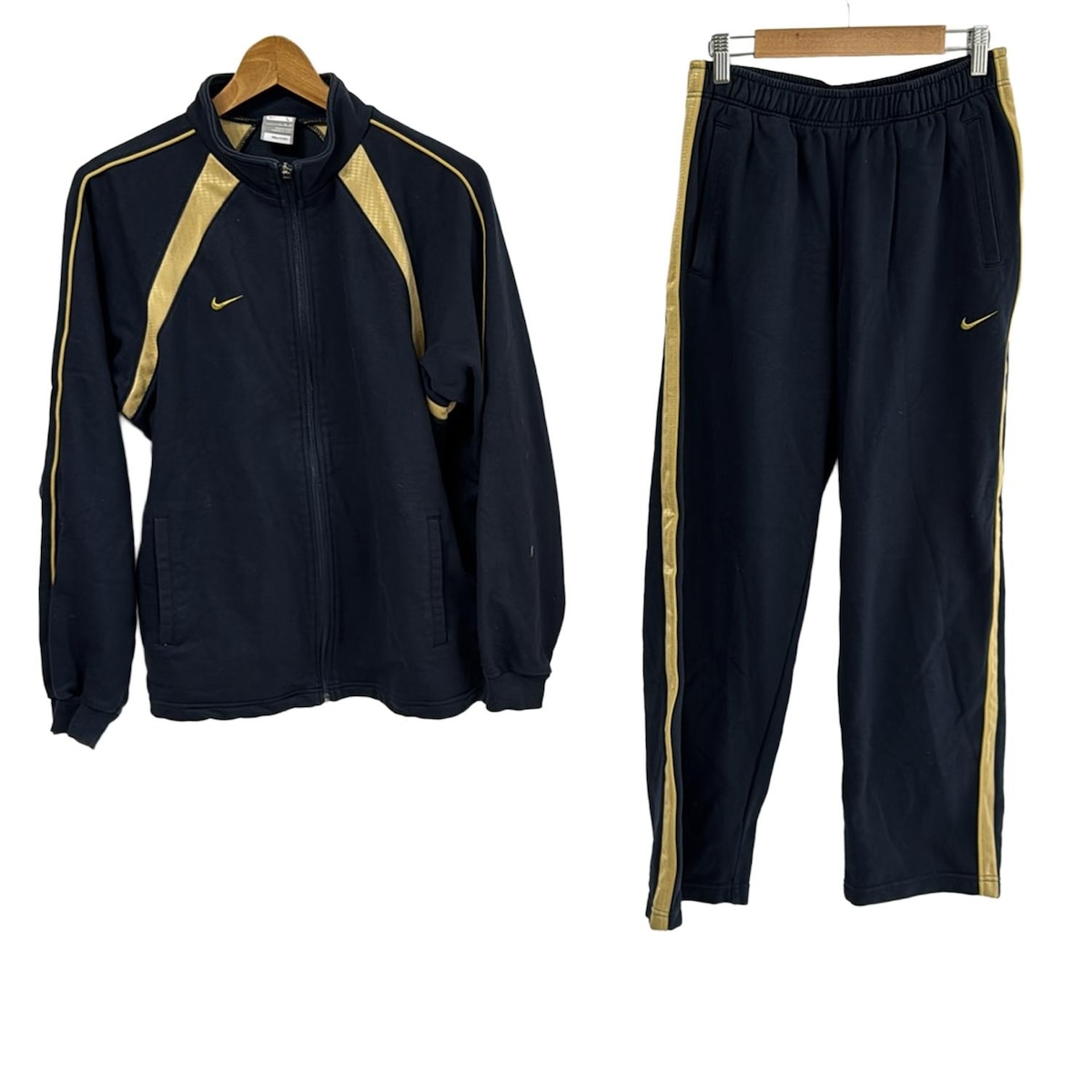 ナイキNIKEトレイル　サイズM セットアップ　未使用品 ☆NIKE☆TECH WINDRUNNER WOVEN ジャケット＆パンツ☆追跡可