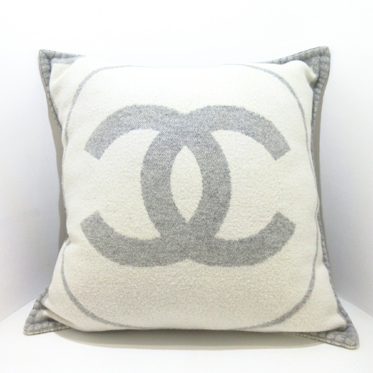 シャネル ダブルフェイスクッションカバー カシミヤ混 CHANEL シャネル ダブルフェイスクッションカバー カシミヤ混 CHANEL