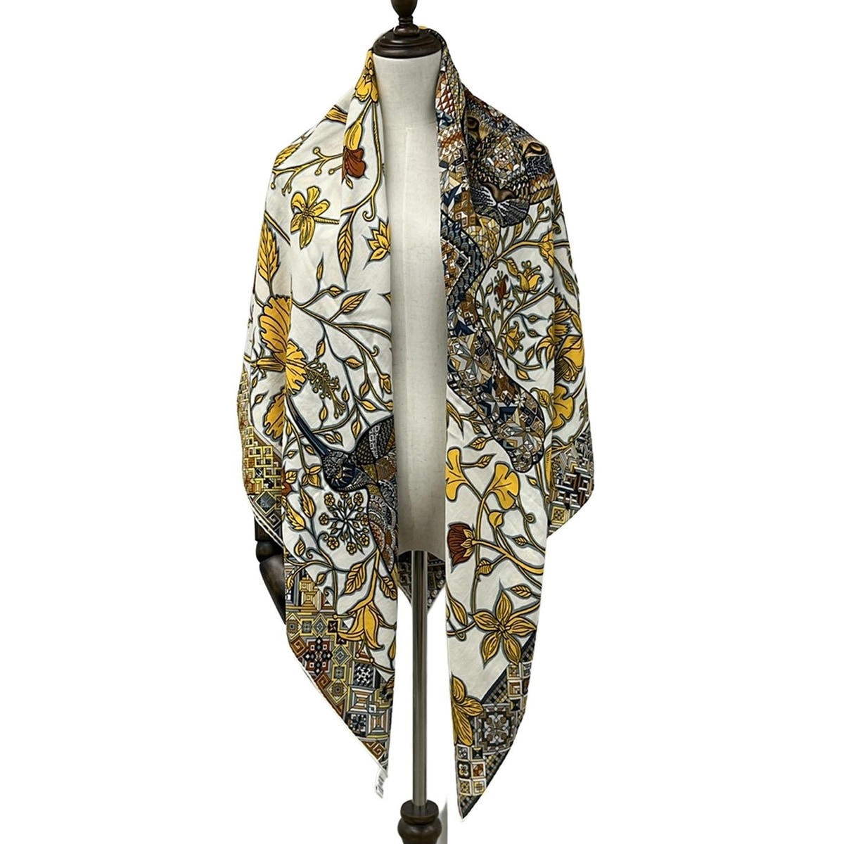 エルメス カレ140 PARCOURS SANS FAUTE カシシル ジュアン 楽天市場】HERMES カレ ジュアン 140 ”完璧なコース” ショール