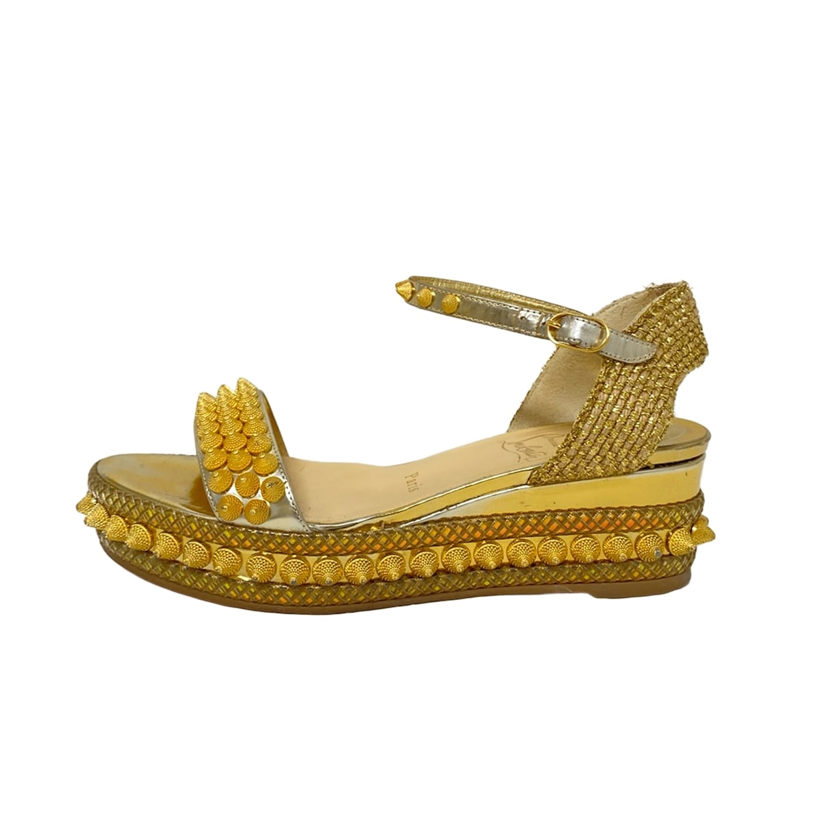 【中古】CHRISTIAN LOUBOUTIN(クリスチャンルブタン) サンダル ラメ/スタッズ/ウェッジソール ゴールド×シルバー×ベージュ リネン、レザー
