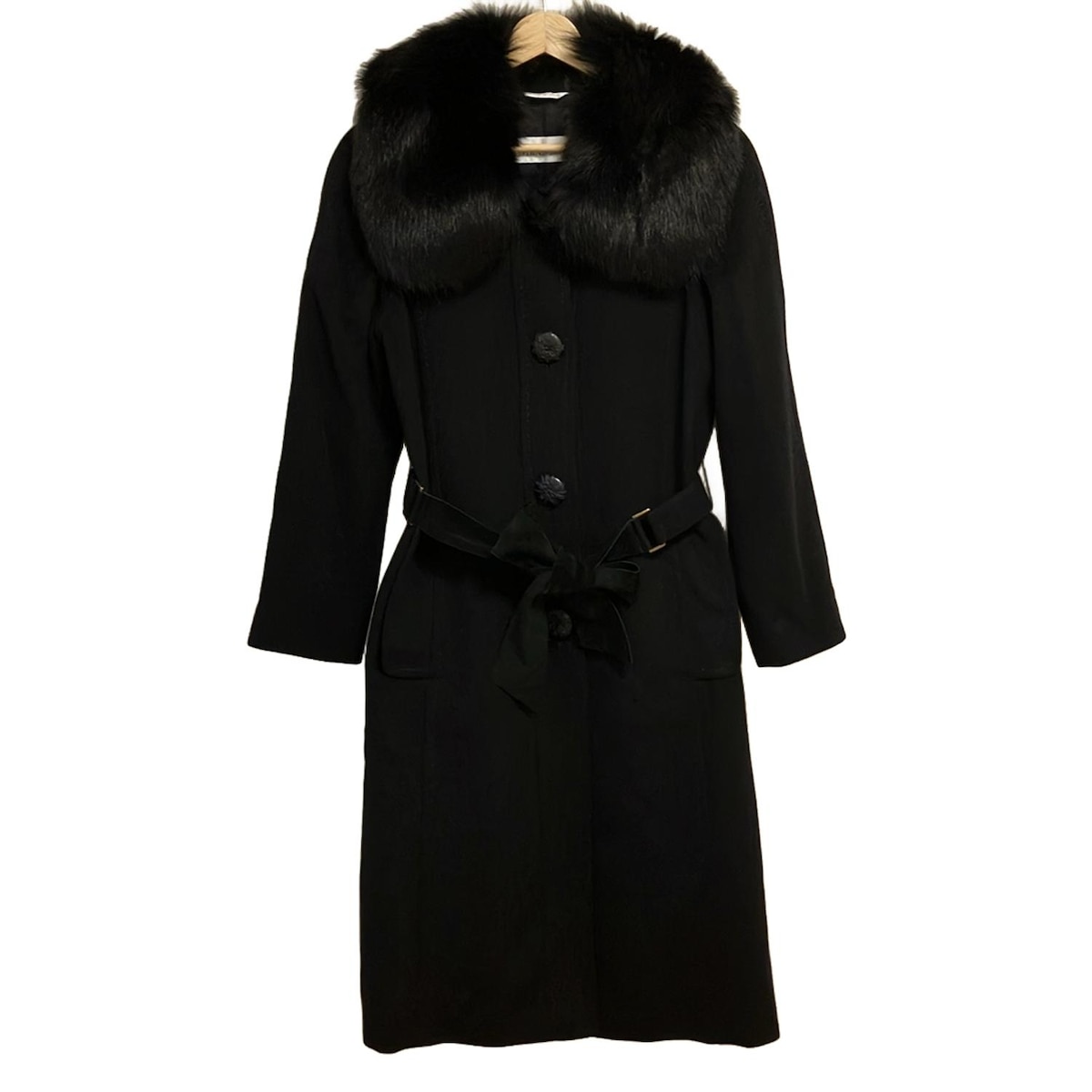 マックスマーラ 銀タグ フォックスファー ショートコート 黒 38 中古・古着通販】MaxMara (マックスマーラ) フォックスファーショート